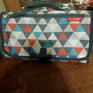 Changing table protector